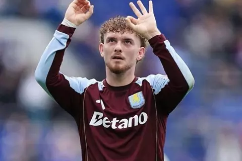 تقارير: شكوك حول مستقبل إليوت مع أستون فيلا